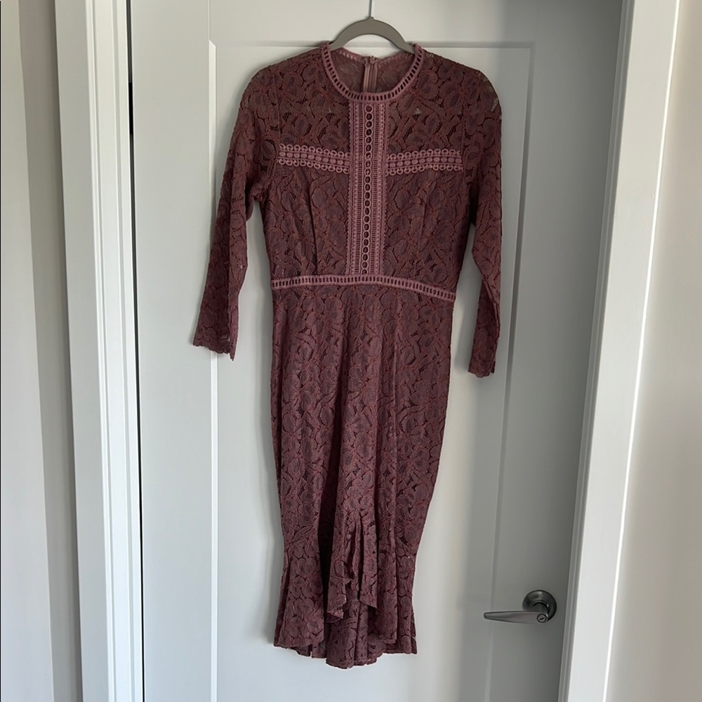 Elegant Lace Midi Dress in Mauve